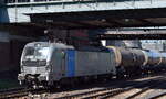 Wahrscheinlich  Retrack Germany GmbH, Hamburg [D] mit der geleasten Railpool Vectron  193 811-7  [NVR-Nummer: 91 80 6193 811-7 D-Rpool] und einem Kesselwagenzug am 14.08.26 H�he Bahnhof Hamburg-Harburg.

