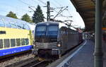 boxXpress.de GmbH, Hamburg [D] mit der geleasten Railpool Vectron  6193 121  [NVR-Nummer: 91 80 6193 121-1 D-Rpool] und einem Containerzug am 27.08.26 Durchfahrt Bahnhof Hamburg-Harburg Richtung