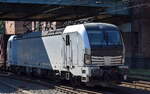 BoxXpress.de GmbH mit der geleasten Railpool Vectron  193 816-4  [NVR-Nummer: 91 80 7193 816-4 D-Rpool] und einem Containerzug Richtung Hamburger Hafen am 27.08.26 H�he Bahnhof Hamburg-Harburg.