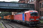 SETG - Salzburger Eisenbahn TransportLogistik GmbH, Salzburg [A] mit der geleasten Railpool Vectron (ex DB Cargo)  193 308  [NVR-Nummer: 91 80 6193 308-4 D-Rpool] und einem Containerzug Richtung
