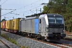 METRANS Rail s.r.o., Praha [CZ]  mit der geleasten Railpool Vectron  6193 135  [NVR-Nummer: 91 80 6193 135-1 D-Rpool] und Containerzug aus Hamburg am 29.09.26 H�he Bahnhof Gl�wen.