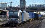 EP Cargo Deutschland AG, Berlin [D] mitder geleasten Railpool Vectron '6193 091' [NVR-Nummer: 91 80 6193 091-6 D-Rpool] und einem Containerzug am 16.10.26 Durchfahrt Bahnhof Berlin Hohensch�nhausen.