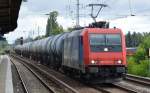Re 482 042-9 für HSL mit Kesselwagenzug (Dieselkraftstoff) am 10.07.15 Berlin-Karow.