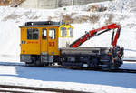 RhB Tm 2/2 83 am18.02.2017 abgestellt beim Bahnhof Berg�n/Bravuogn.