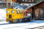 RhB Tm 2/2 83 am18.02.2017 abgestellt beim Bahnhof Berg�n/Bravuogn.