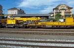 Kran V der Vanomag AG ein 80/100t GOTTWALD GS 80.08 T Eisenbahnkran (99 85 9219 025-5 CH-VMG VTmaass, ex  VTmaas 80 85 95 81 404-3), am 25.05.2012 abgestellt bei Lausanne, aufgenommen aus einem