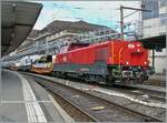 Die SBB Aem 940 025 (Aem 91 85 4 940 025-0 CH-SBB I) wartet mit dem mächtigen Rhomberg Sersa KRC 1200 Kranwagen (CH RSRM99 85 9219 102-2) und zwei Begleitwagen (33 85 4505 172-8 TEN-CH WASCO