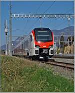 In Bex steht der neue RegionAlps RABe 533 703. Dahinter der SBB RABe 531 002. Ab dem Fahrplanwechsel 2025/2026 sollen die neuen Triebwagenzüge bei der TMR die älteren NINA und DOMONO Züge ablösen und ergänzen. 

30. Oktober 2024 