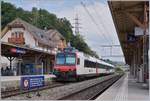 Ein SBB RABe 560  Domino  beim Halt in Puidoux, dass damals noch Puidoux-Chexbres hiess.