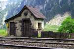 Bahnw�rterhaus an der Gotthardstrecke (Gotthard-Wanderweg)zwischen G�schenen und Wassen, aufgenommen am 29.07.2007).