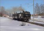 Am Bahnübergang ausgebremst durch Eb 3/5 5810.