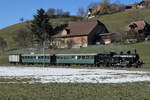HABERSACK UNTERWEGS IM EMMENTAL
NAPF RUNDFAHRT vom 16. Februar 2019.
Dampfbahn Bern/DBB
Verein Historische Eisenbahn Emmental/VHE
Eb 3/5 5810 + Bi 527 + Bi 528 + K2 34159 bei Gondiswil.
Foto: Walter Ruetsch