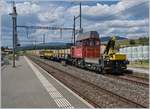 Der SBB Tm 234 120-4  Ameise  ist mit eine Dienstzug auf der Strecke nach Vallorbe unterwegs und fährt durch die Station von Arnex.