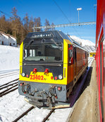 
Die RhB Gmf 4/4 23402 „Engadin“ (D2), ex Gmf 4/4 28704, am 20.02.2017 im Bahnhof Pontresina. 

Vielseitig fürs Gebirge ist diese vierachsige dieselelektrische Universallokomotive der RhB Infrastruktur. Die Lok wurde 2013 von Schalker Eisenhütte Maschinenfabrik GmbH in Gelsenkirchen unter der Fabriknummer 2586, als Gmf 4/4 28702 für die RhB gebaut, 2015 wurde sie in Gmf 4/4 23402 „Engadin“ (D2) umbezeichnet.