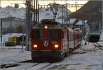 Ge 4/4 II 614 der RhB mit einem Regio Pontresina-Scuol.