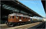 BLS Triebfahrzeuge sind hin und wieder in Lausanne zu sehen; aber eine der formschönen BLS Ae 6/8 ist dann doch eine sehr grosse Seltenheit! Hier verlässt die Ae 6/8 208 mit einem Extrazug