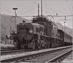 Das Krokodil Ce 6/8 14258 wartet in Domodossola auf die Vorspannlok Ae 4/7.