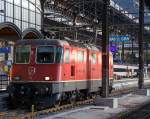   Die SBB Re 4/4 II 11245 rangiert am 27.12.2015 im Bahnhof Basel SBB.