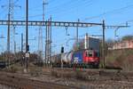 SBB Cargo 620 026 zieht am 13 Februar 2024 ein Kerosinzug durch Pratteln nach Zürich-Airport.