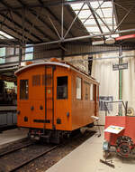 Die elektrische reine Zahnradlokomotive BGV He 2/2 2, später BVB He 2/2 2  La Grisette  der Museumsbahn Blonay–Chamby am 27.05.2022 im Museum Chaulin.