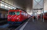 Die MGB HGe 4/4 II 107 „Grimsel“, ex FO HGe 4/4 II 107, steht im Bahnhof Disentis/Mustér am 07 September 2021 mit einem mit dem Regionalzug nach Andermatt (R 823) zur Abfahrt bereit.