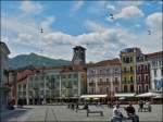 - Die Piazza Grande in Locarno, ein Bahnbild? - Die Piazza Grande in Locarno eignet sich heute wunderbar zum Flanieren und Verweilen, da s�mtlicher Verkehr von diesem sch�nen Platz verbannt wurde.