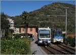 Der SSIF der ABe 12/16 (ABe/P/Be/Be) N� 85  Trontano , als SSIF Treno Panoramico 43 von Domodossola nach Locarno unterwegs, kreuzt in Intagna den FART ABe 4/6 53, der als Regionalzug 310 von Locarno