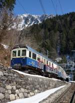 MOB: Zusammen mit einem alten Personenwagen sowie mit dem  SCHUTZDACH  wartet der BDe 4/4 28 auf der weit abgelegenen Haltestelle Jor sein weiteres Schicksal ab.