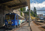   125 Jahre Glion Rocheres de Naye - Die vom Rochers de Naye eintreffenden Zahnradtriebwagen Bhe 4/8 302  Veytaux  und Bhe 4/8 303  Villeneuve  erreichen am 16.09.2017 Montreux.