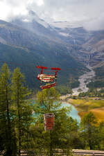 Unterhalb Alp Grüm werden die Alp Grüm der Berninabahn erneuert, daher gibt es eine Materialseilbahn von Alp Grüm hinab zu den Galerien, hier am 06.09.2021.