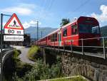 Zug von Scuol-Tarasp nach Landquart kurz hinter dem Bahnhof Klosters Dorf.