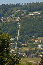 Blick vom Lac L�man (von der LA SUISSE) am 26.05.2012 auf Standseilbahn Vevey–Chardonne–Mont-P�lerin (VCP).