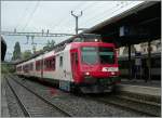 Trotz Fahrzeugmangel bei der PBr pendelt ein Travys Dominio als  Train des Vigens  zwischen Vevey und Puidoux - Chexbres, heute Vormittag, infolge Unterspühlung der Strecke Vevey - Lausanne bei