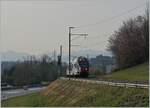 Kurz nach Pensier ist der TPF RABe 527 192 auf dem Weg nach Ins.