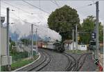 Kurz darauf erschien dann auch schon der Blonay-Chamby  Riviera Belle Epoque  Zug mit der G 3/3 N° 5 und dem schiebenden RhB ABe 4/4 35, der ohne Halt in St-Légier Gare durch fuhr.