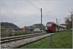 Ein TPF SURF ABe 2/4 - B - Be 2/4 verlässt Châtel-St-Dennis in Richtung Bulle, im Hintergrund ist der neue Bahnhof im Bau.

28. Okt. 2019