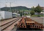 Gontenschwil - die WSB gestern, die AVA heute; ein AVA ABe 4/8  Diamat  auf der Fahrt von Menziken nach Aarau erreicht Gontenschwil.