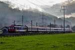 RBe 540 038-7 kommt mir bei starkem Gegenlicht mit dem NE aus Belgrad nach Z�rich HB bei Bilten vor�ber.Bild vom 16.10.2014