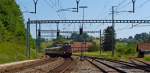 Ein RBDe 560 NPZ Triebzug als S 21 nach Lausanne bei der Einfahrt in den Bahnhof Puidoux-Chexbres am 28.05.2012.