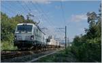 Die RailCare Rem 476 453 verl�sst mit einem Lebensmittel Container Zug Vuffelens la Ville.