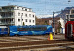 Der RhB Gourmino Speisewagen WR 3811, ex RhB Dr4� 3811, ex Mitropa Dr4� 11, am 22.03.2023 beim Bahnhof Chur abgestellt.