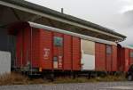 Ausrangierter SBB Schmalspur (1.000 mm) G�terwagen Gb-v 2213 beim Bahnhof von Meiringen am  29.09.2012.