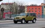 jeep-chrysler/257029/in-interessantem-metalliklack-ist-diese-jeep In interessantem Metalliklack ist diese Jeep Wrangler Version unterwegs, 04.04.13 Berlin Putlitzbrcke.