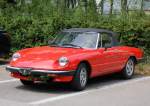 Eine weitere zeitlose Schnheit ist und bleibt der im typischen Rot lackierte Alfa Romeo Spider  Coda Tronca  (1969-1983), 22.06.08 Bhf.