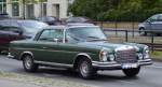 Ein sehr schöner Mercedes-Benz (W 110) mit den kleinen Heckflossen, eine Limousine der Oberen Mittelklasse wie sie von 1961-1968 produziert wurde in wunderbarer Erhaltung am 14.10.14 Berlin-Pankow.