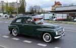 Dieser schöne Oltimer Klassiker fuhr mir am 22.04.15 in Berlin-Moabit vor die Linse. Es ist ein von Januar 1957-August 1958 produzierter VOLVO PV444L, eine Mittelklasse Limousine in Top Erhaltung.