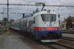 Am grauen Nachmittag von 27 September 2025 treft CD 380 011 mit ein Rychlyk nach Ceske Budejovice in Benesov u Prahy ein.