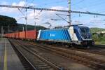 CD Cargo 388 021 schelpt am 27 Mai 2025 ein Ganzzug durch Decin hl.n. nach Usti nad Labem.