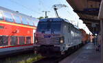 METRANS a.s., Praha [CZ] mit ihrer Vectron  383 402-5  [NVR-Nummer: 91 54 7383 402-5 CZ-MT] und einem Containerzug am 29.07.26 Durchfahrt Bahnhof Magdeburg-Neustadt.