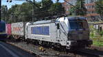 METRANS a.s., Praha [CZ] mit ihrer Vectron  383 418-1  [NVR-Nummer: 91 54 7383 418-1 CZ-MT] und einem Containerzug Richtung Hamburger Hafen am 14.08.26 H�he Bahnhof Hamburg-Harburg. 